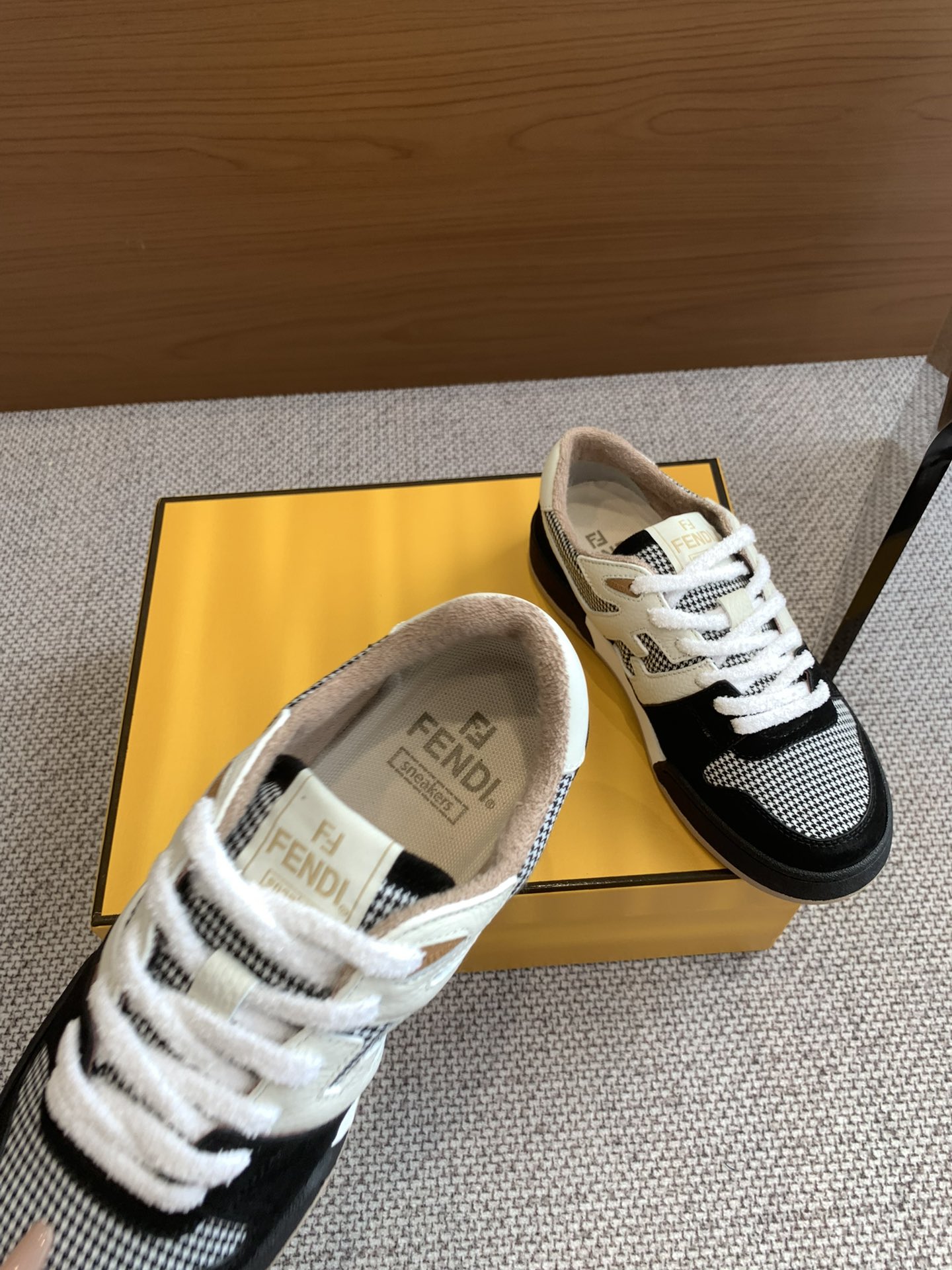 Fendi Fendi Board Shoes Casual Sports Shoes Couple Style👫