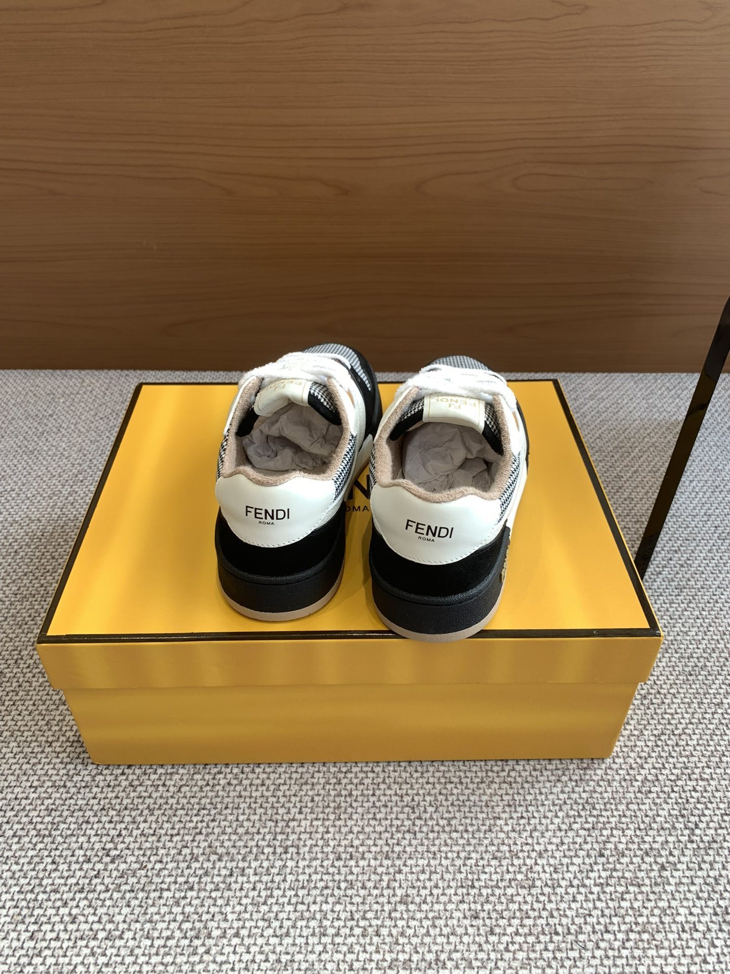 Fendi Fendi Board Shoes Casual Sports Shoes Couple Style👫