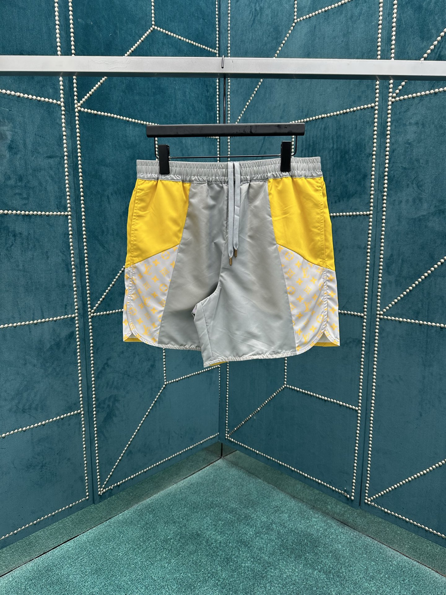 25ss new sports shorts with light texture and contrasting color technology fabric