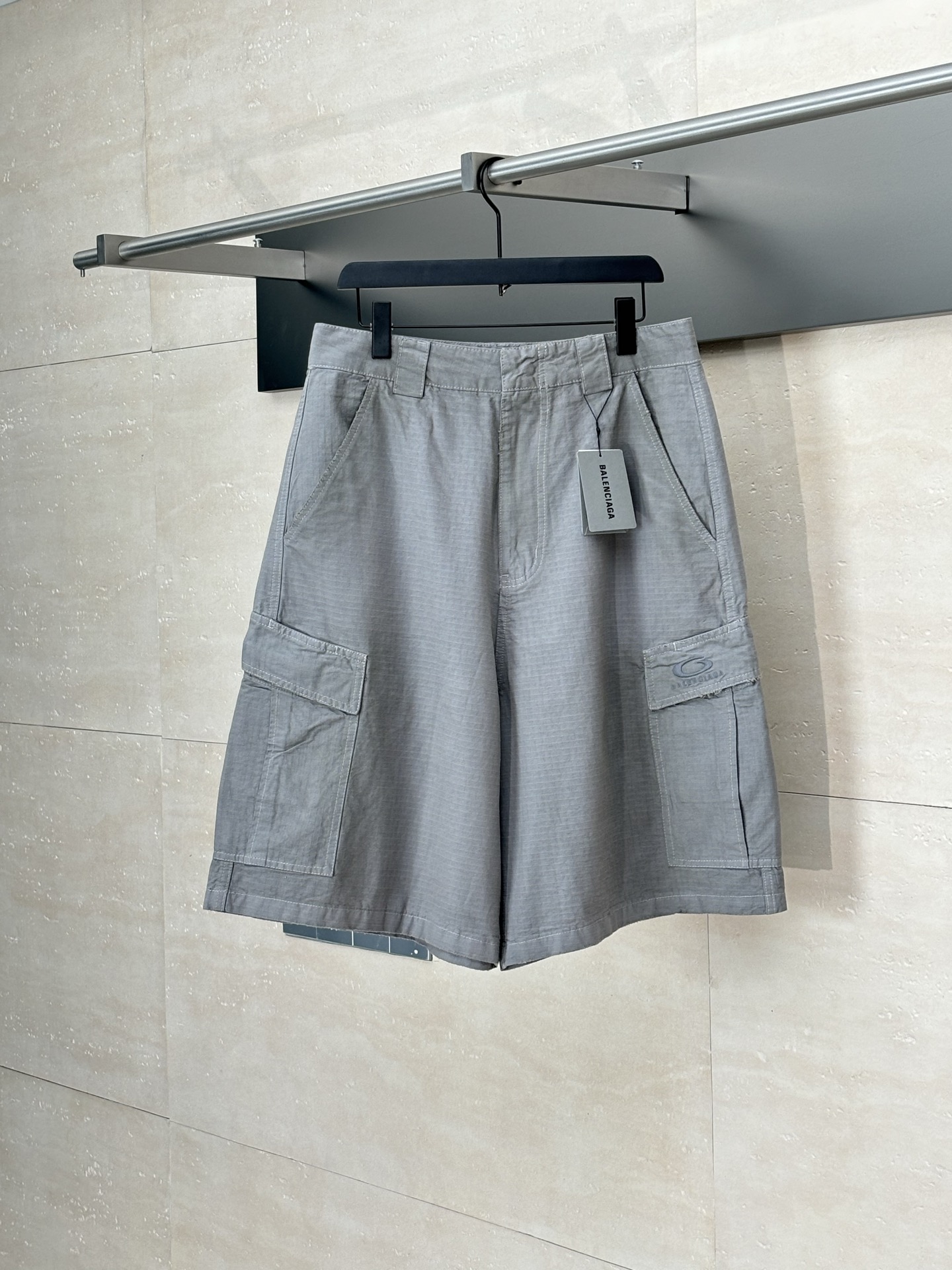 Paris 25SS new loop cement ash old work suit shorts