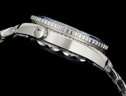 Omega Seamaster Universe 600m Men's Timer (45.5mm