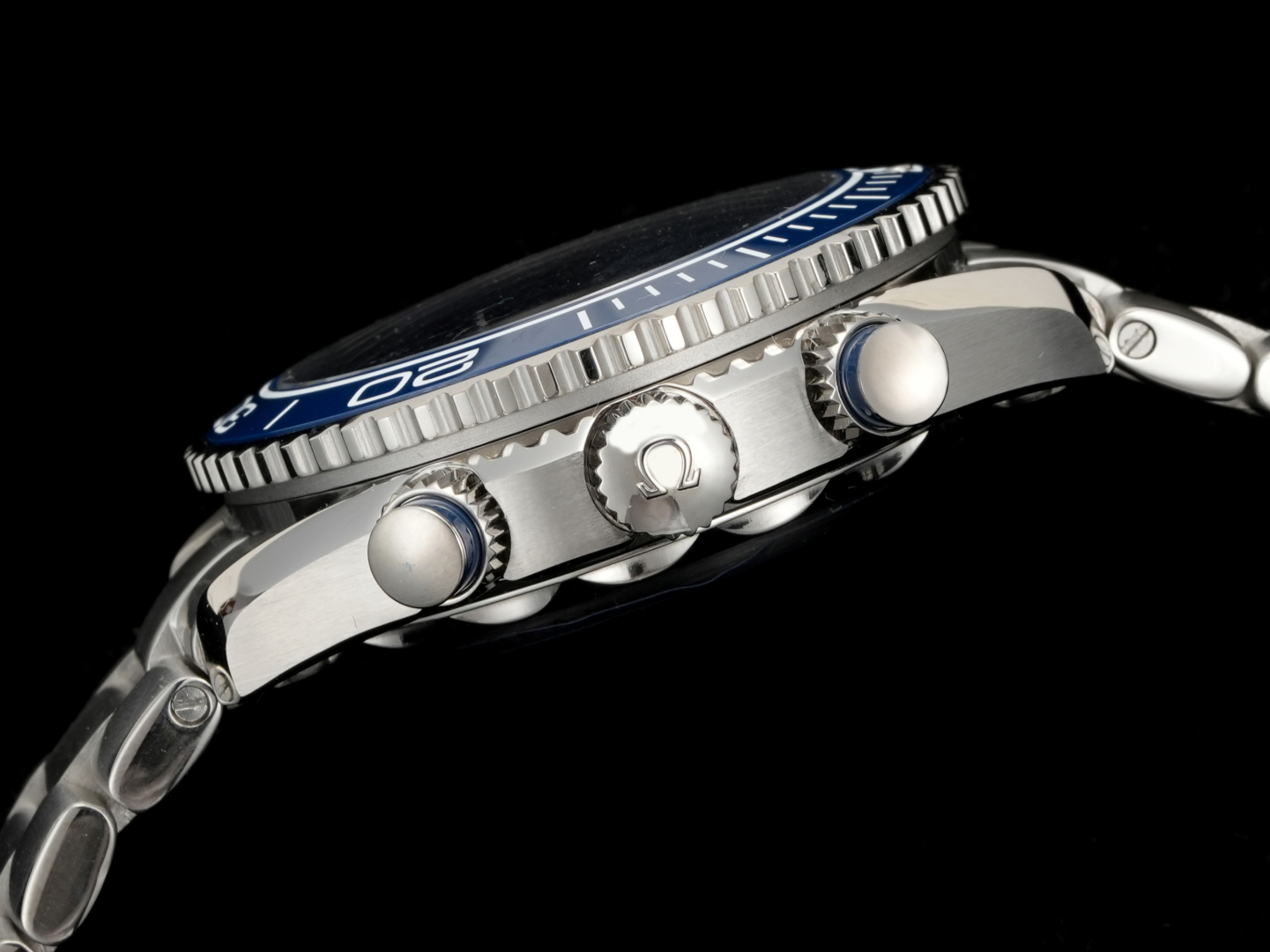 Omega Seamaster Universe 600m Men's Timer (45.5mm