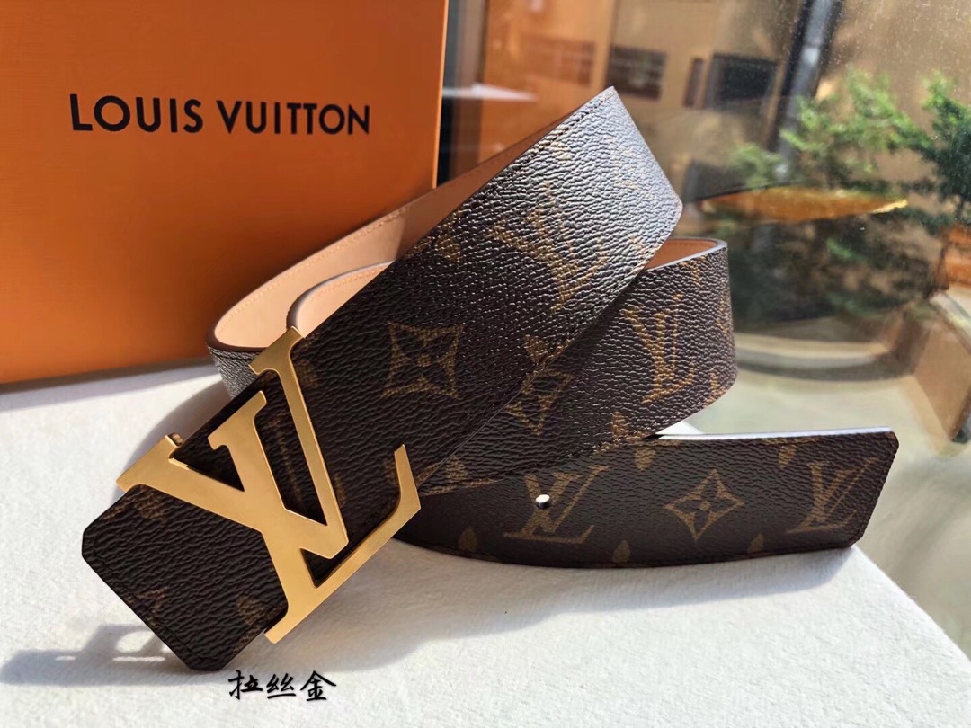 LV Louis Vuitton iconic letter metal buckle with classic checkerboard