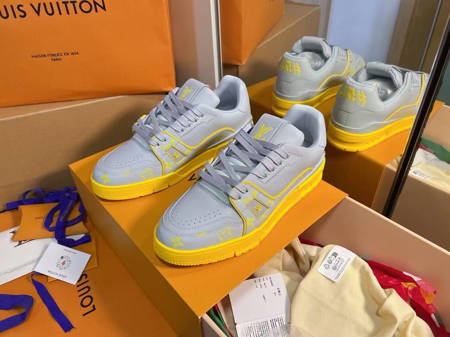 LOUIS VUITTON Trainer shoes