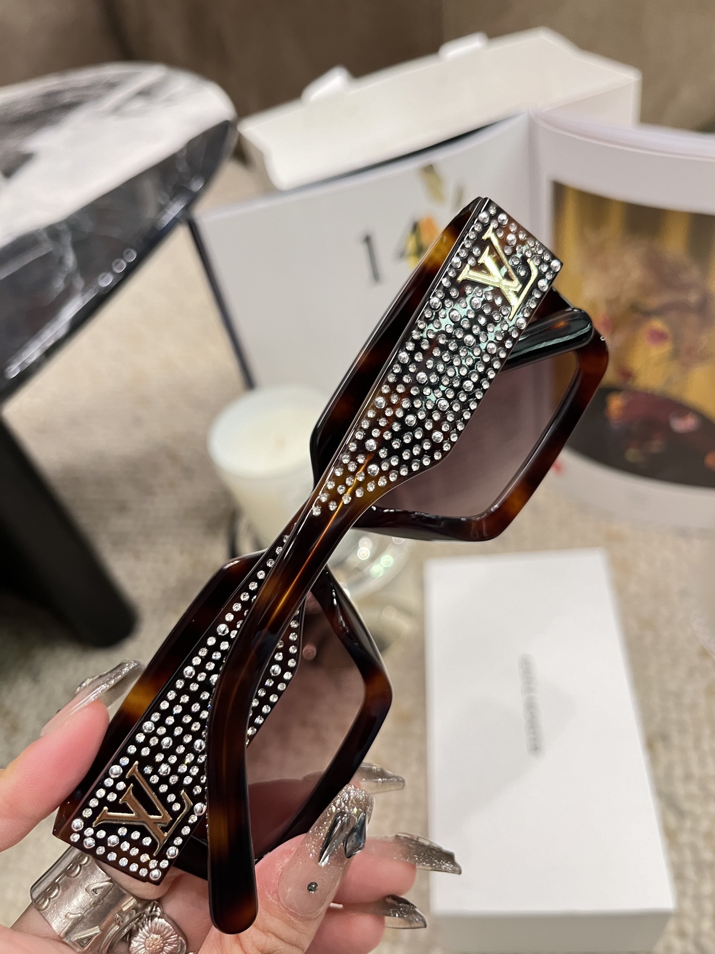 Wang Hedi's star-full sunglasses show