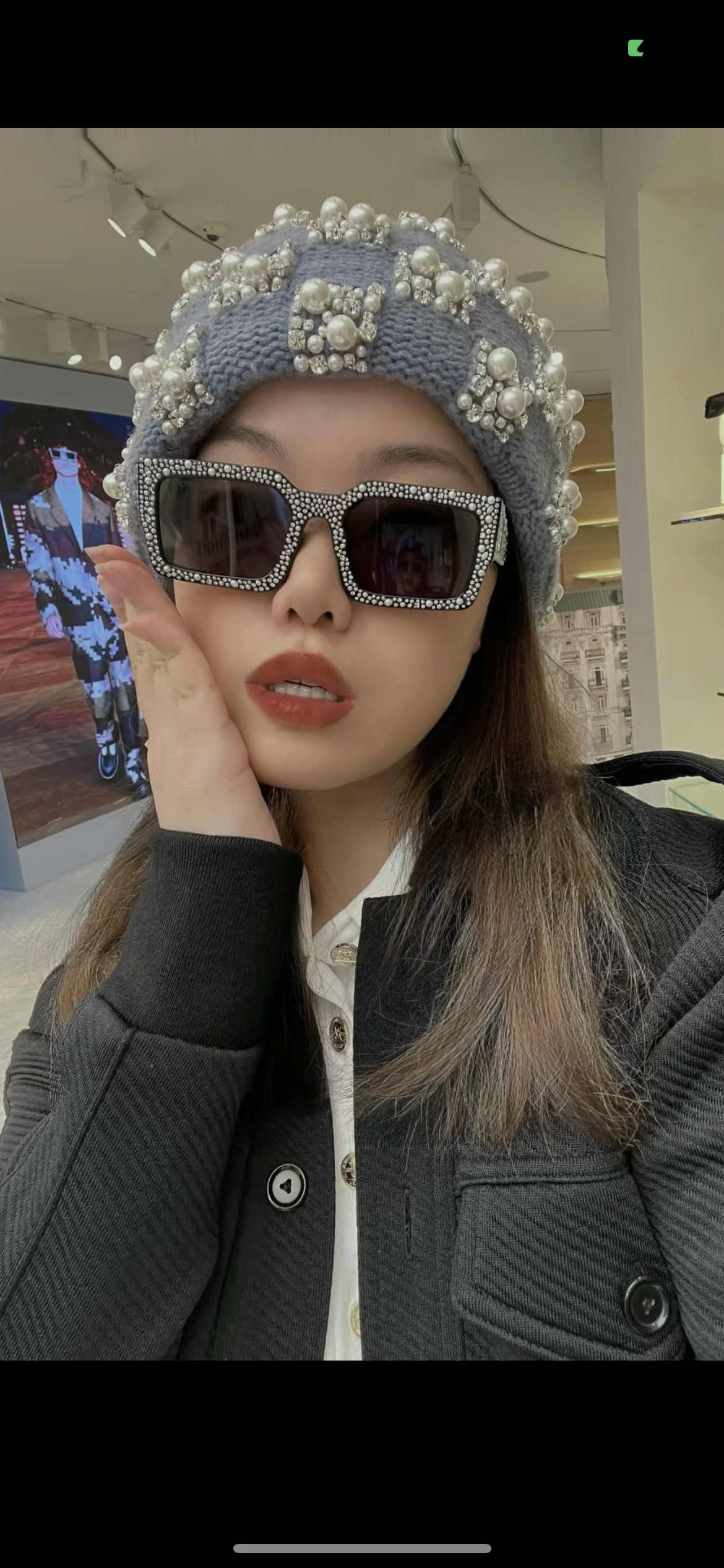 The Milky Way hairstyle is so cool. LV doesn't follow the usual path but totally pulls it off.Glasses