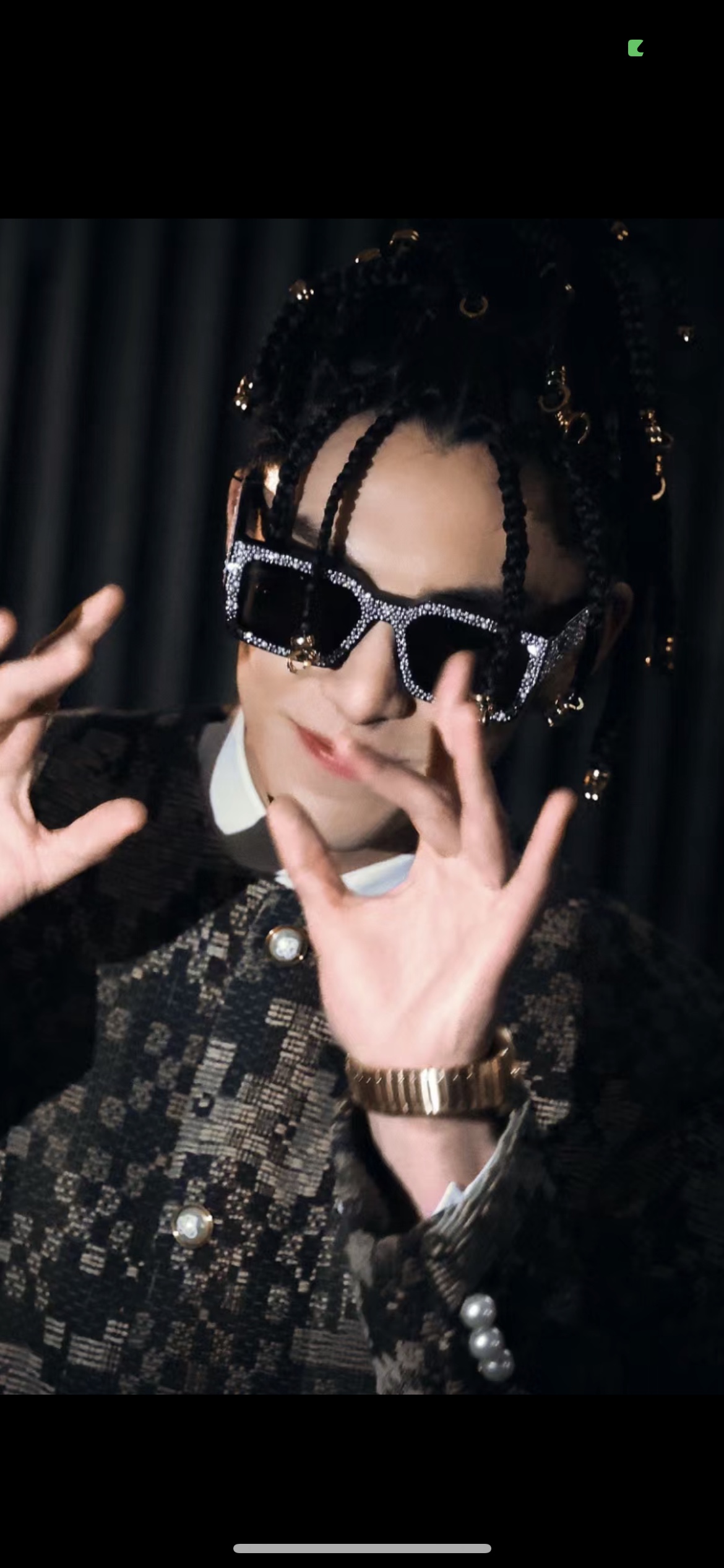 The Milky Way hairstyle is so cool. LV doesn't follow the usual path but totally pulls it off.Glasses