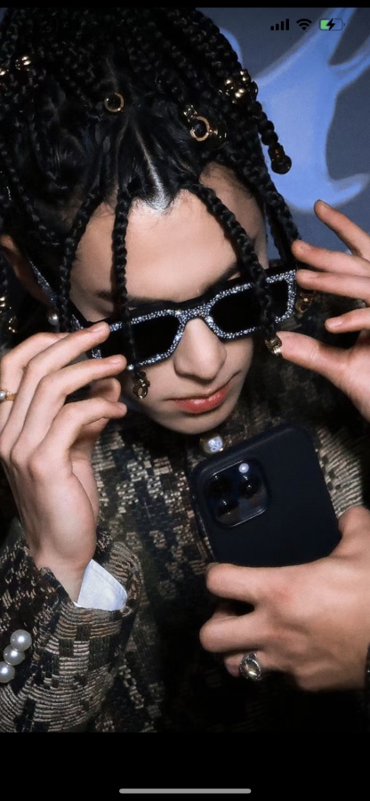 The Milky Way hairstyle is so cool. LV doesn't follow the usual path but totally pulls it off.Glasses