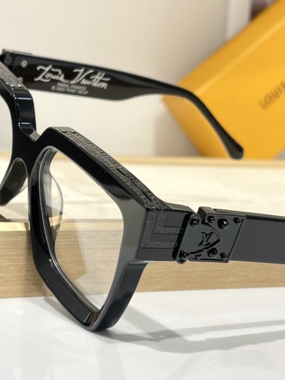 𝙇𝙊𝙐𝙄𝙎 𝙑𝙐𝙄𝙏𝙏𝙊 * Higher version The official website keeps updating the colorGlasses