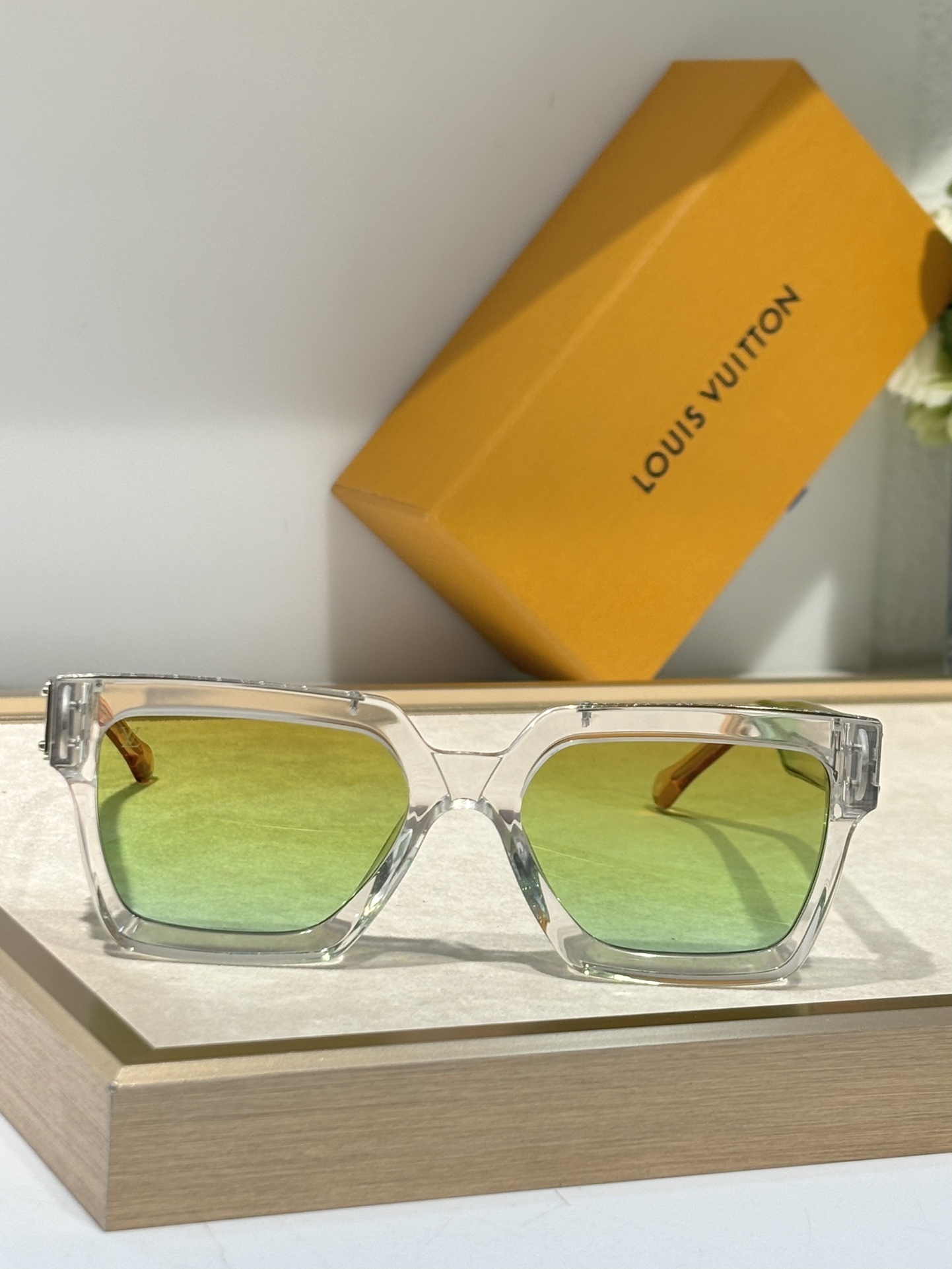 𝙇𝙊𝙐𝙄𝙎 𝙑𝙐𝙄𝙏𝙏𝙊 * Higher version The official website keeps updating the color Lemon color 🍋Glasses