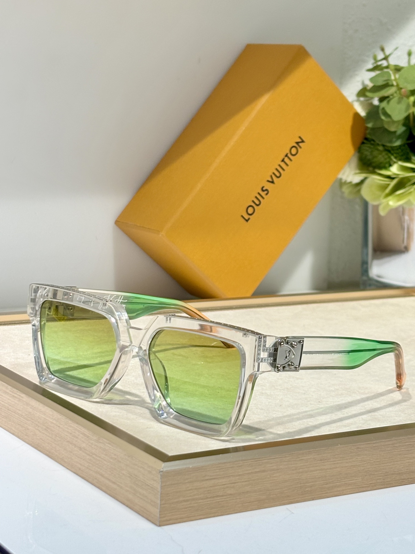 𝙇𝙊𝙐𝙄𝙎 𝙑𝙐𝙄𝙏𝙏𝙊 * Higher version The official website keeps updating the color Lemon color 🍋Glasses