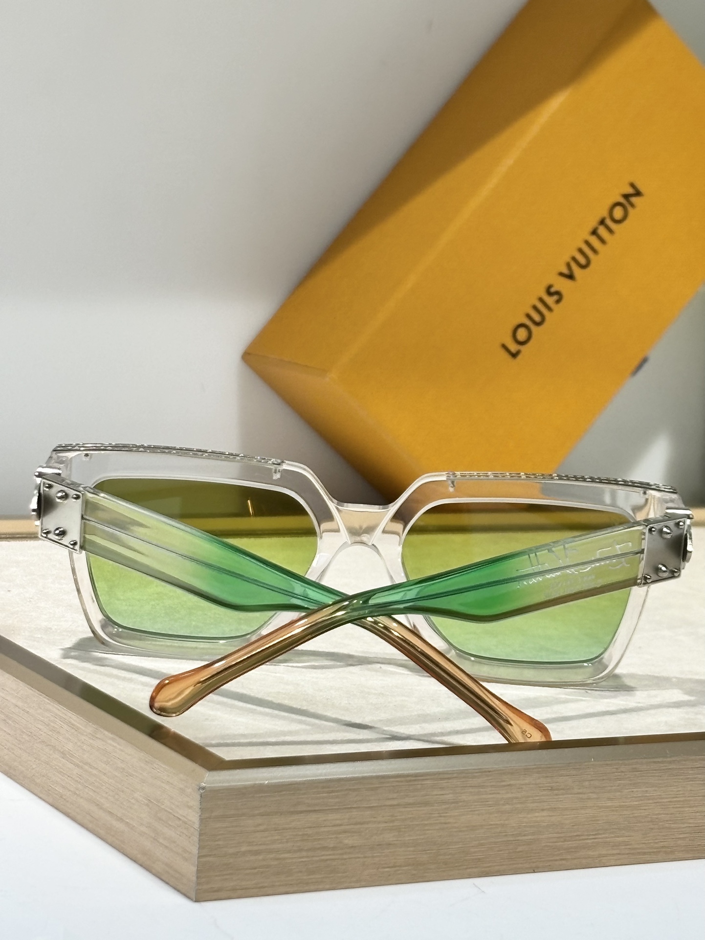 𝙇𝙊𝙐𝙄𝙎 𝙑𝙐𝙄𝙏𝙏𝙊 * Higher version The official website keeps updating the color Lemon color 🍋Glasses