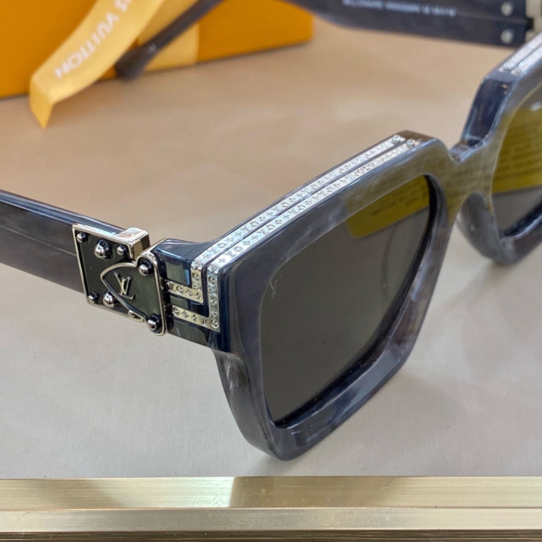 𝙇𝙊𝙐𝙄𝙎 𝙑𝙐𝙄𝙏𝙏𝙊 * Higher version The official website keeps updating the color Cement greyGlasses