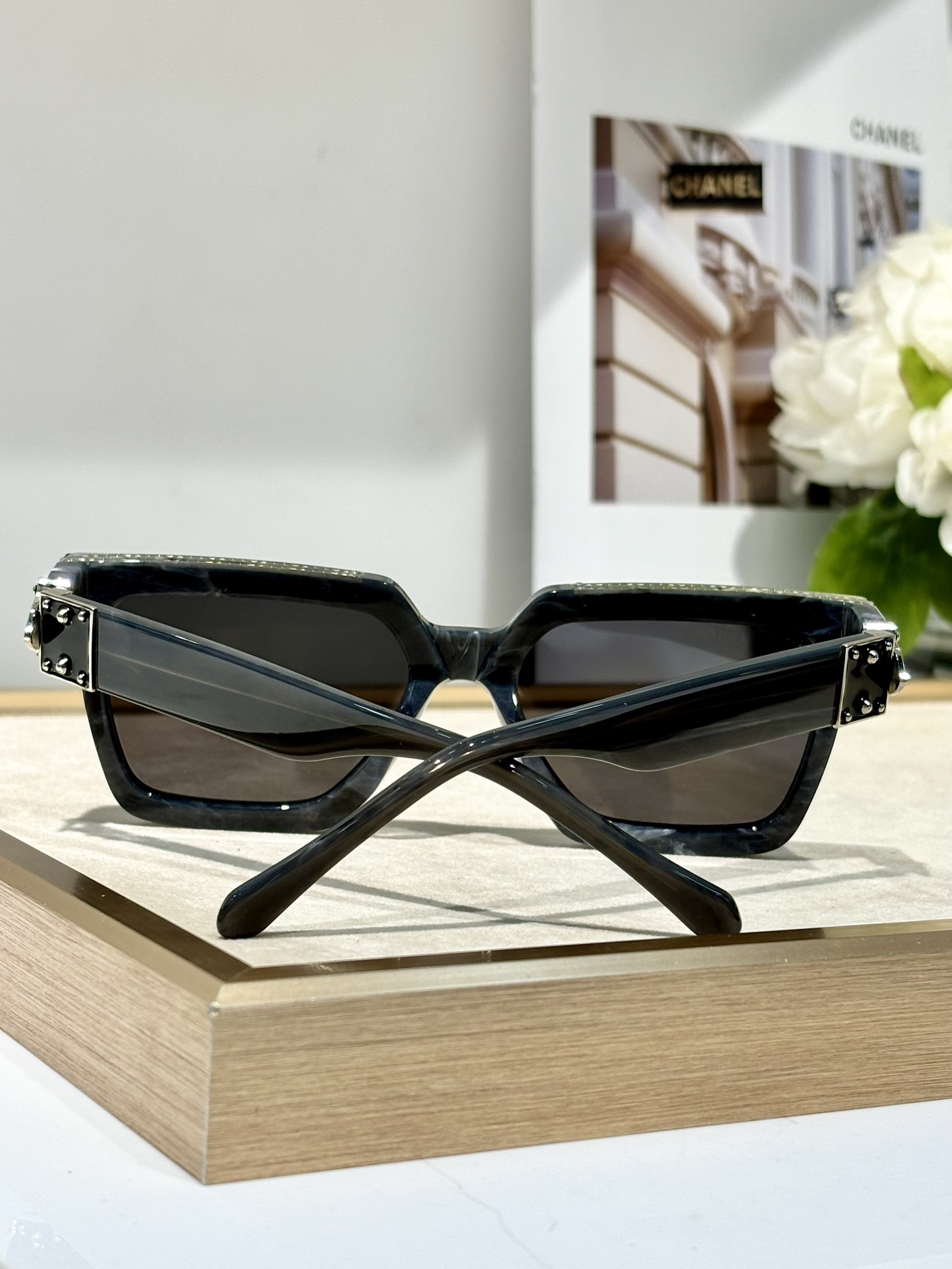 𝙇𝙊𝙐𝙄𝙎 𝙑𝙐𝙄𝙏𝙏𝙊 * Higher version The official website keeps updating the color Cement greyGlasses