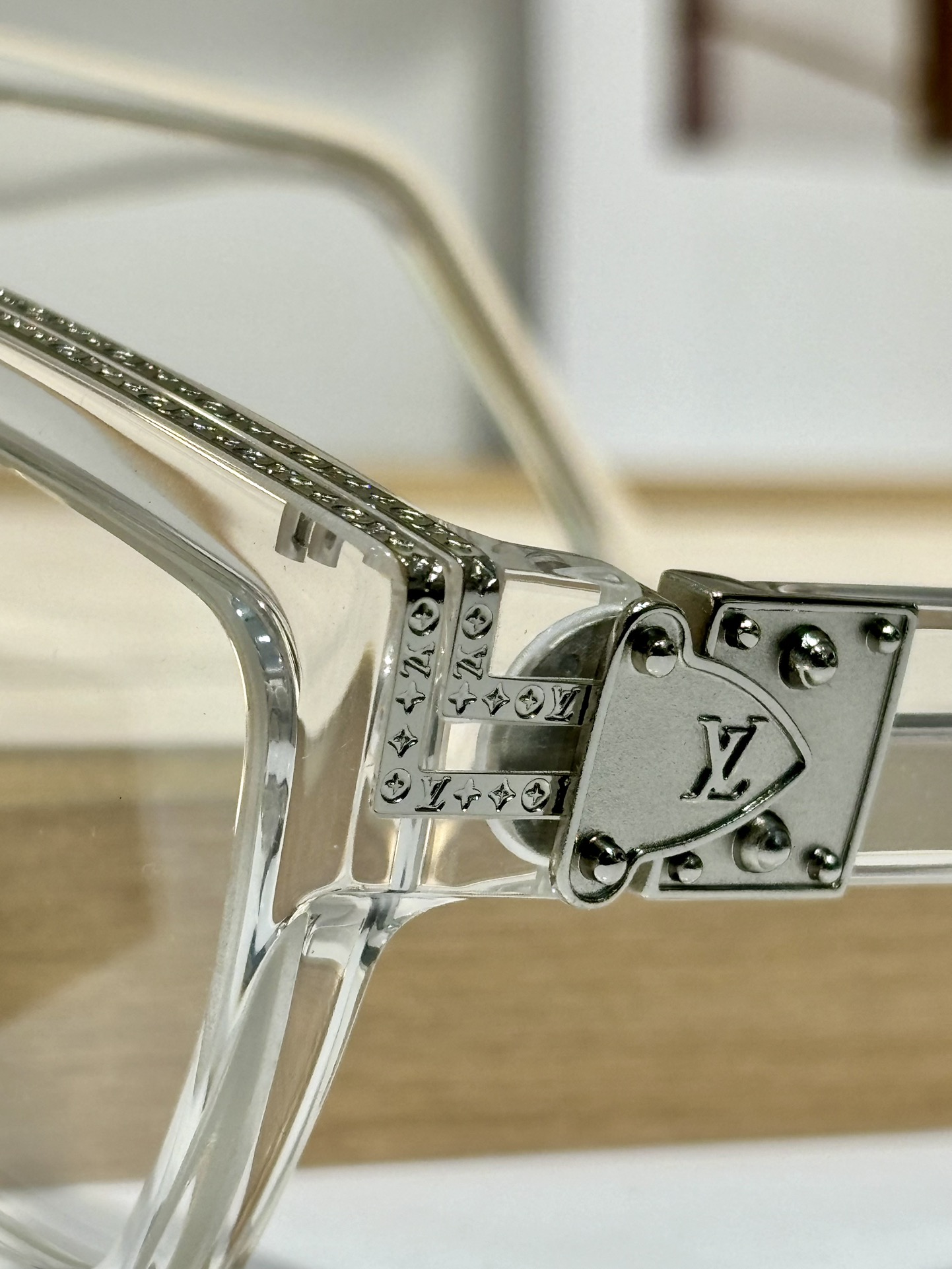 𝙇𝙊𝙐𝙄𝙎 𝙑𝙐𝙄𝙏𝙏𝙊 * Higher version The official website keeps updating the color Transparent color