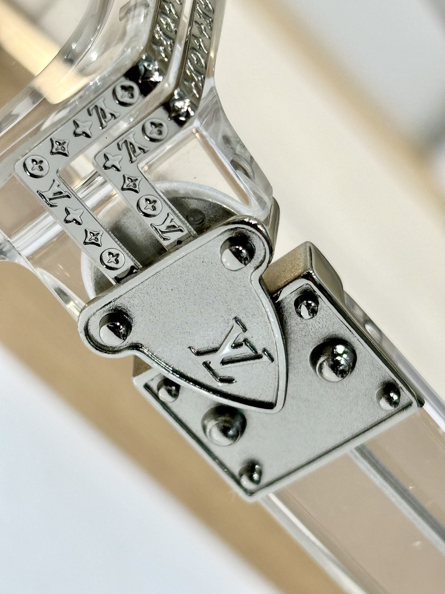 𝙇𝙊𝙐𝙄𝙎 𝙑𝙐𝙄𝙏𝙏𝙊 * Higher version The official website keeps updating the color Transparent color