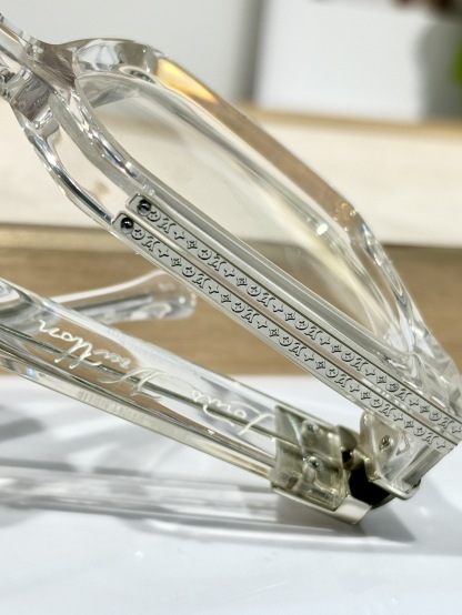 𝙇𝙊𝙐𝙄𝙎 𝙑𝙐𝙄𝙏𝙏𝙊 * Higher version The official website keeps updating the color Transparent color