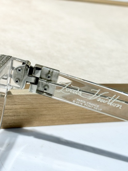 𝙇𝙊𝙐𝙄𝙎 𝙑𝙐𝙄𝙏𝙏𝙊 * Higher version The official website keeps updating the color Transparent color