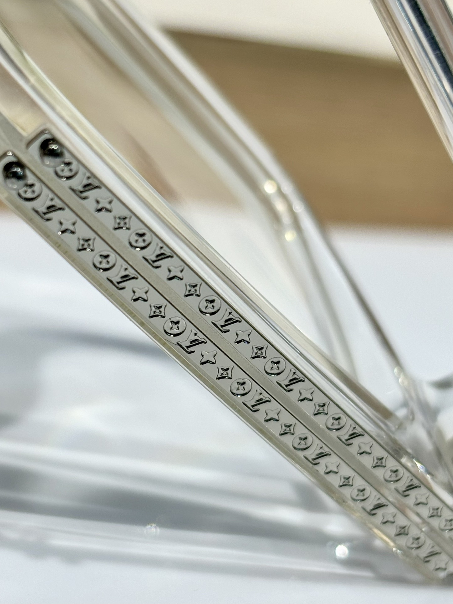 𝙇𝙊𝙐𝙄𝙎 𝙑𝙐𝙄𝙏𝙏𝙊 * Higher version The official website keeps updating the color Transparent color