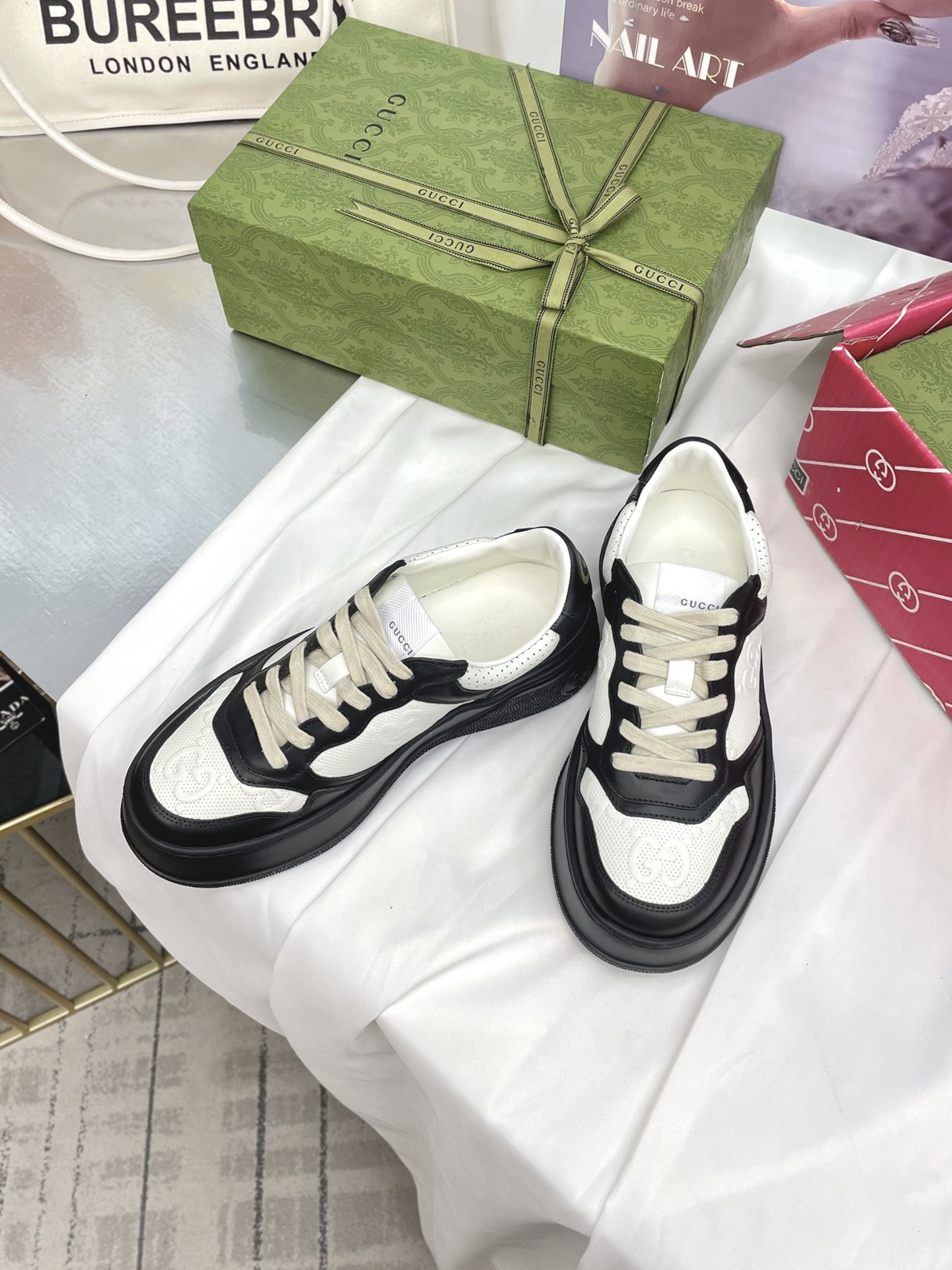 Lightweight and thick-soled sports series! G-home couples' biscuit shoes