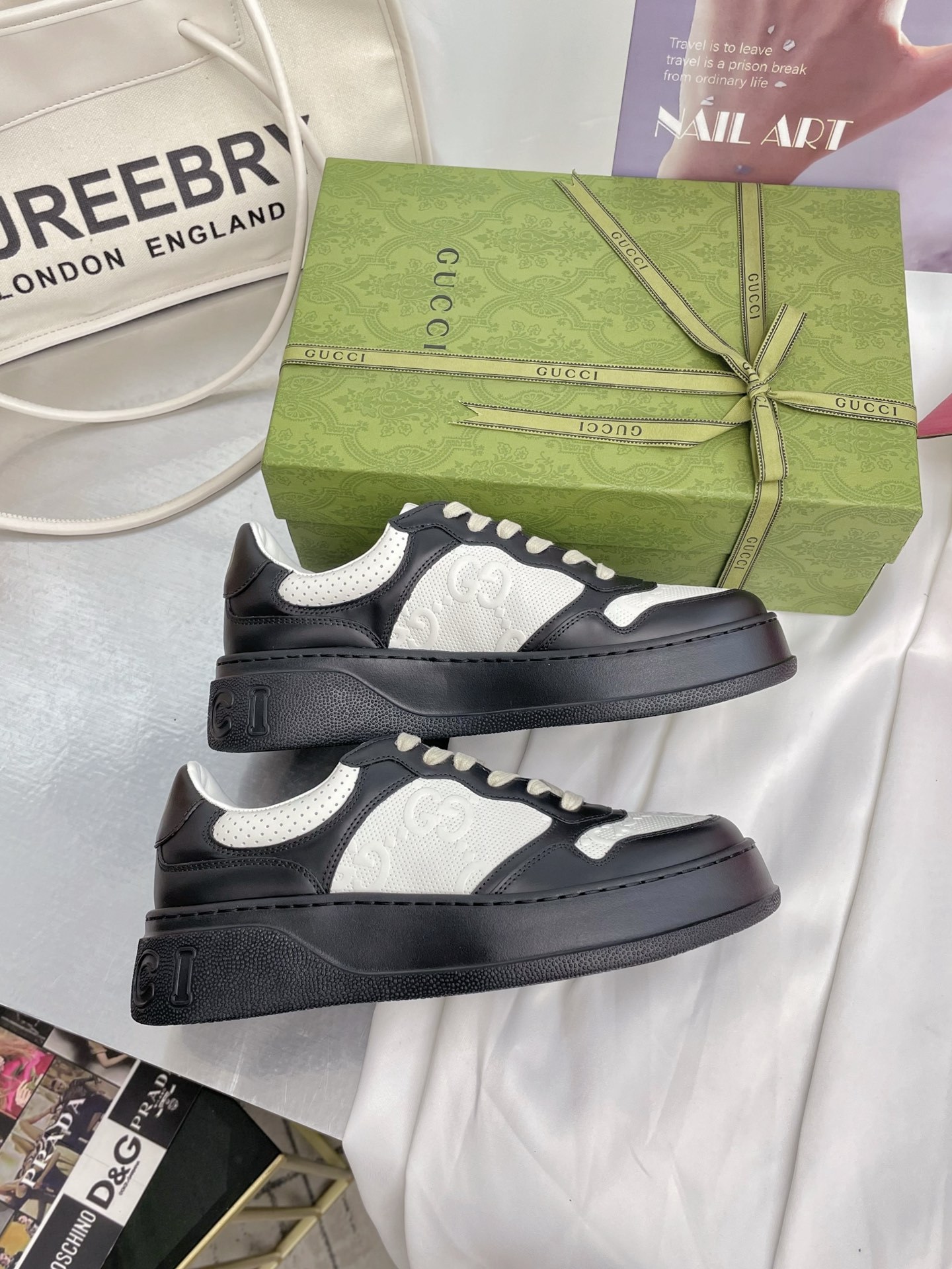 Lightweight and thick-soled sports series! G-home couples' biscuit shoes