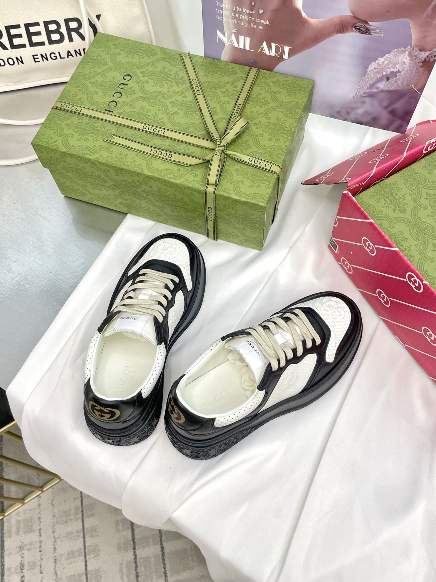 Lightweight and thick-soled sports series! G-home couples' biscuit shoes