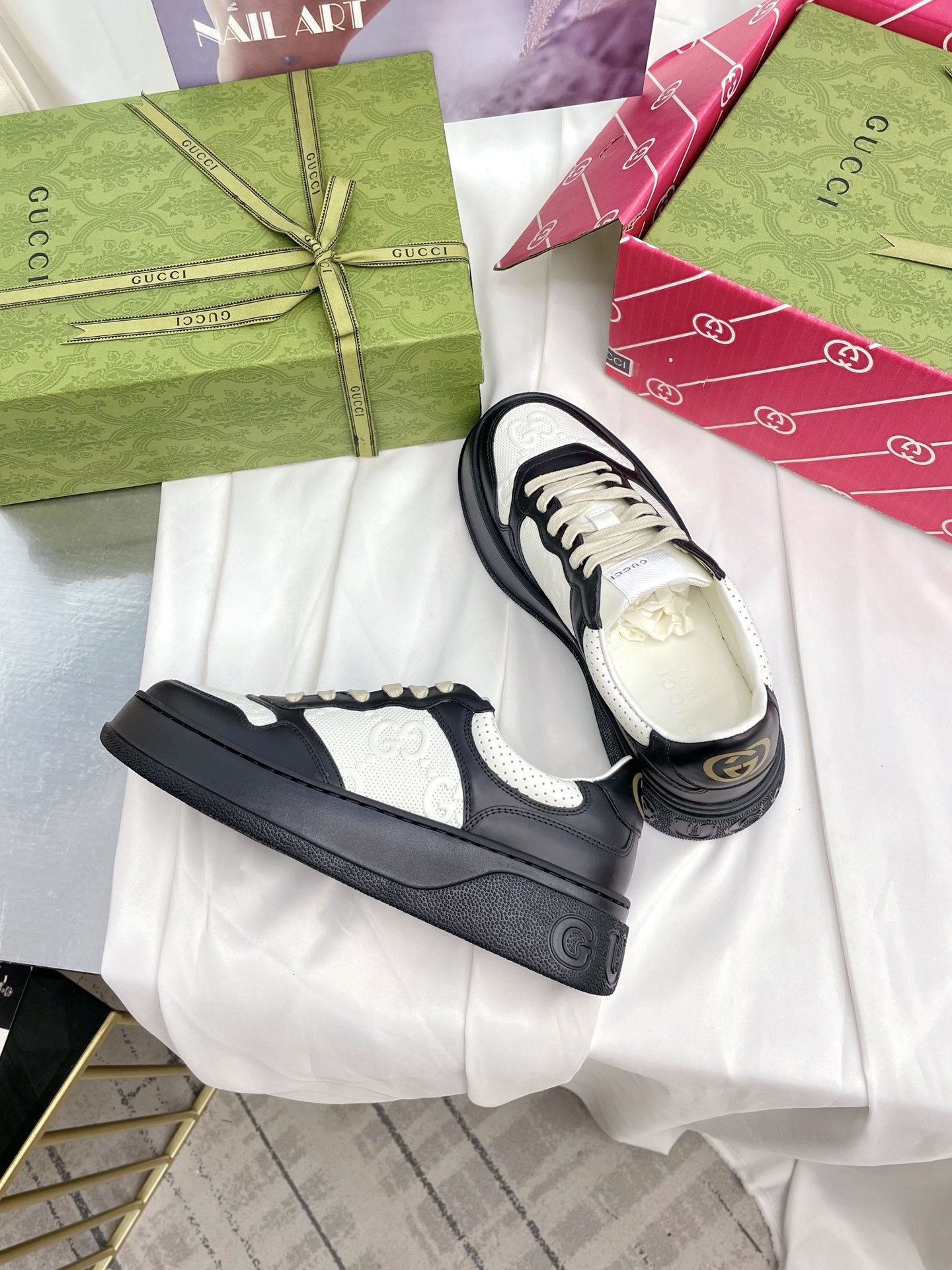 Lightweight and thick-soled sports series! G-home couples' biscuit shoes