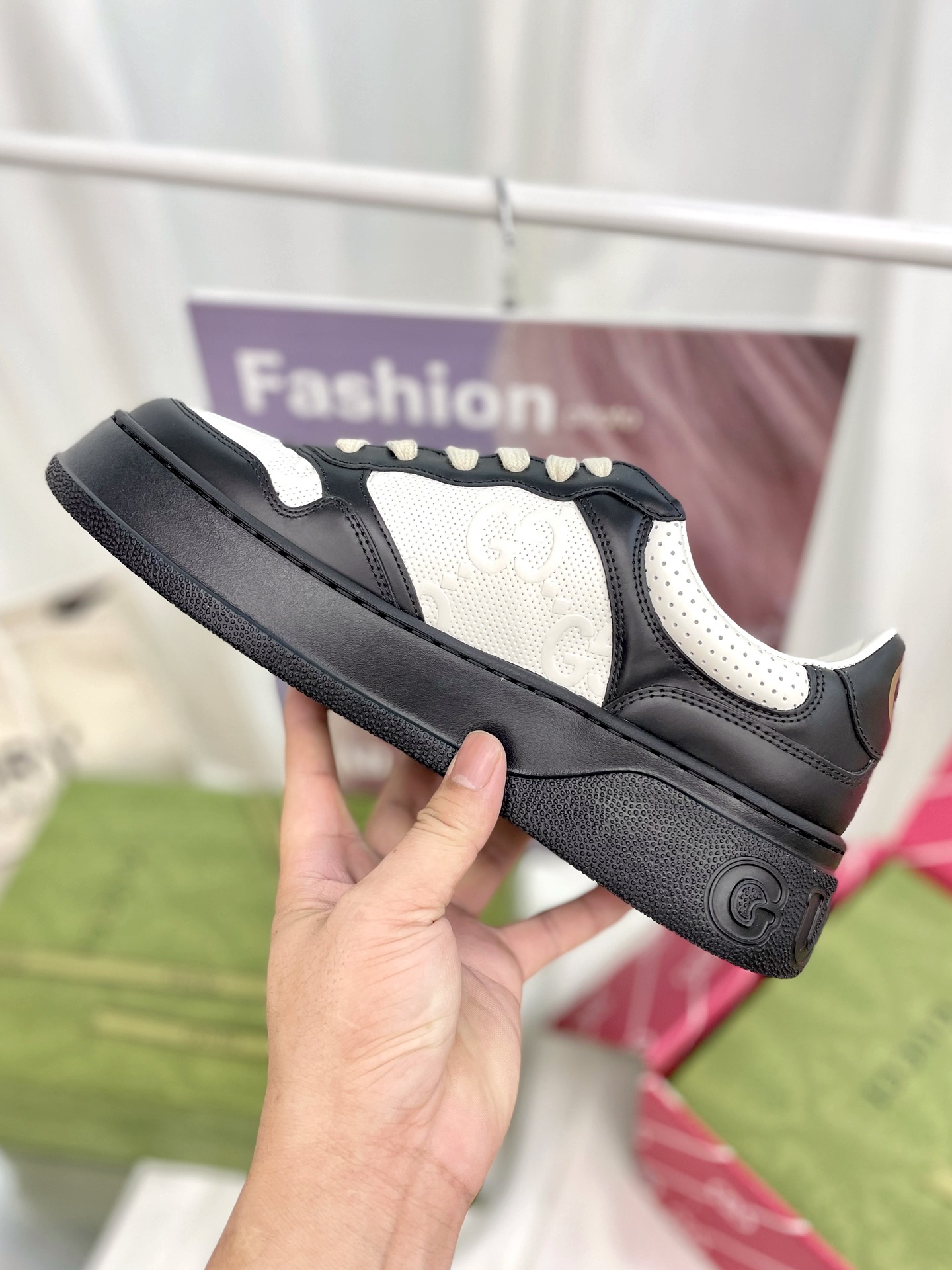 Lightweight and thick-soled sports series! G-home couples' biscuit shoes