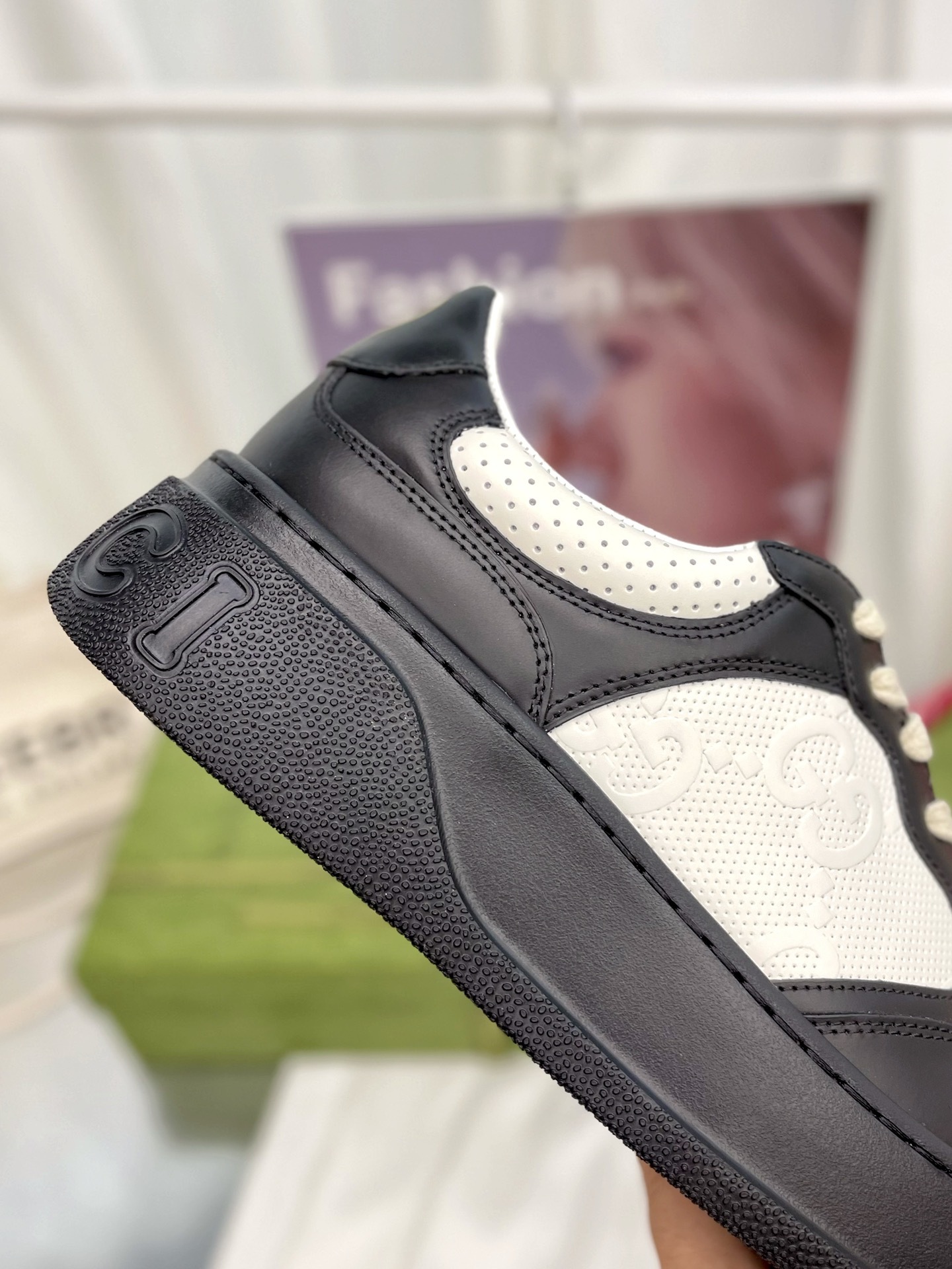 Lightweight and thick-soled sports series! G-home couples' biscuit shoes