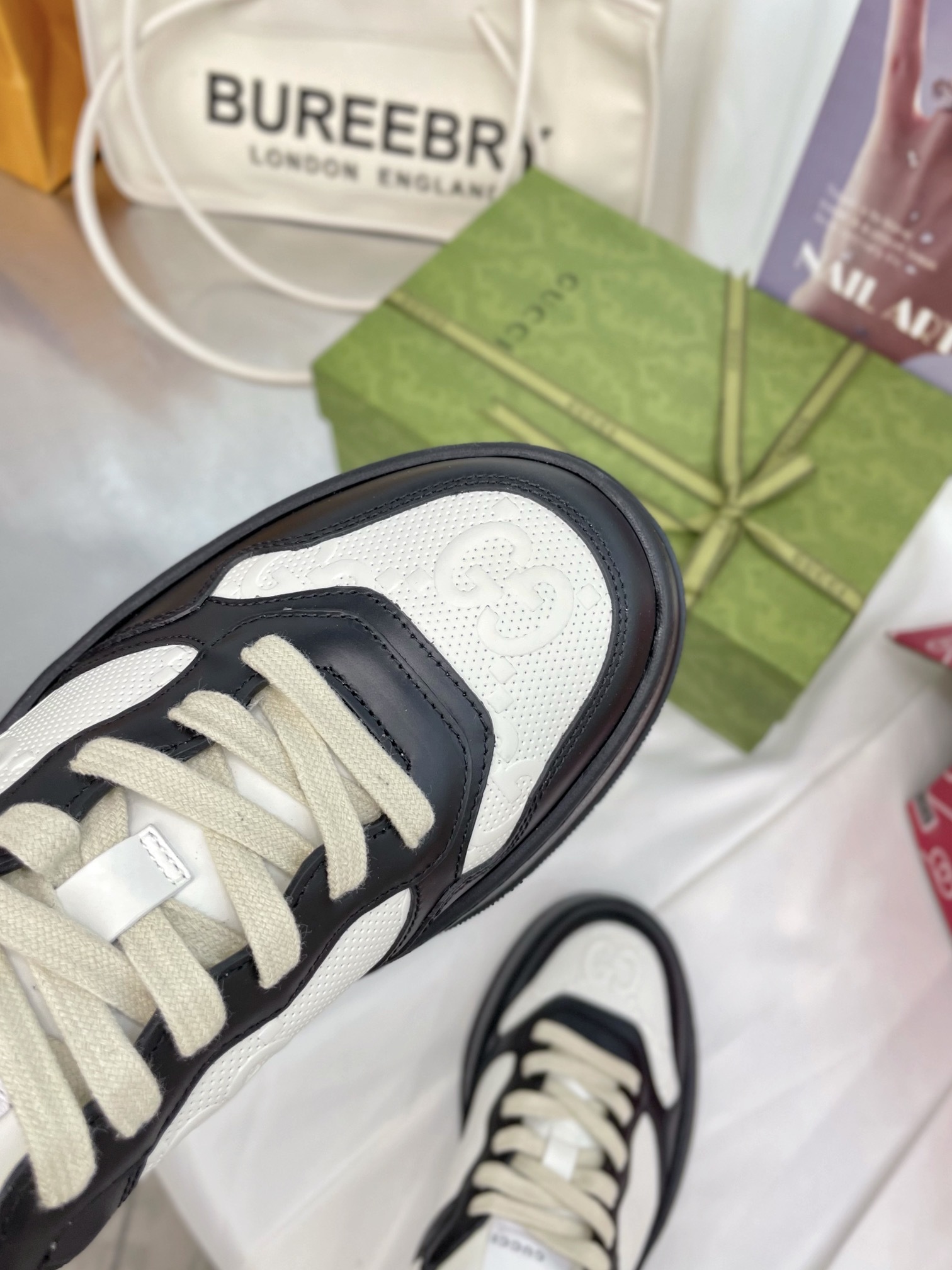 Lightweight and thick-soled sports series! G-home couples' biscuit shoes