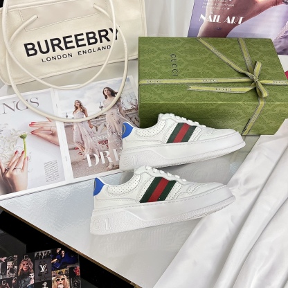 The new Chunky lightweight, soft and thick bottomed sports series! G-home couples' biscuit shoes