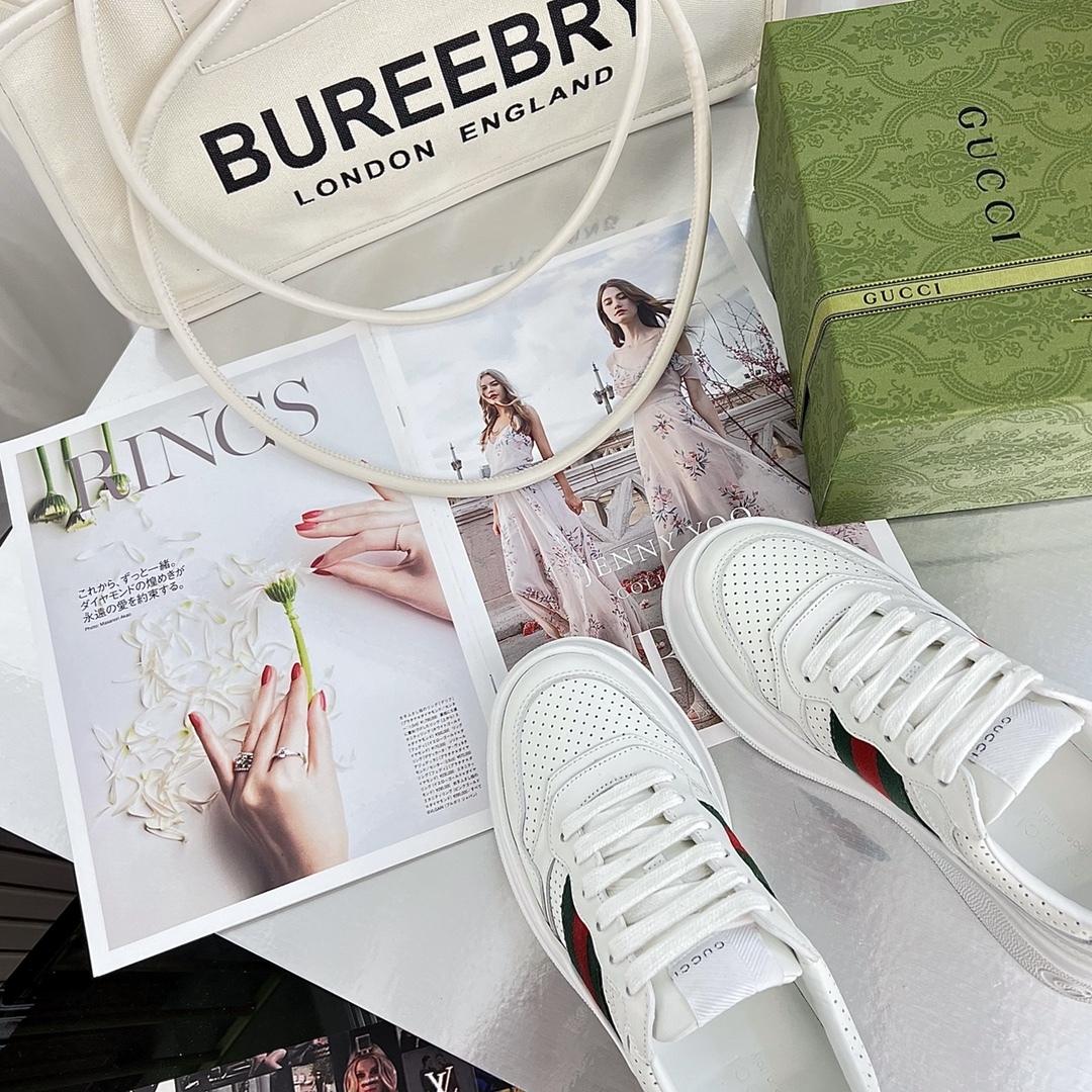 The new Chunky lightweight, soft and thick bottomed sports series! G-home couples' biscuit shoes