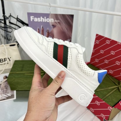 The new Chunky lightweight, soft and thick bottomed sports series! G-home couples' biscuit shoes