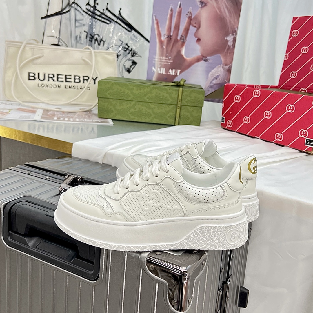 The new Chunky lightweight, soft and thick bottomed sports series! G-home couples' biscuit shoes