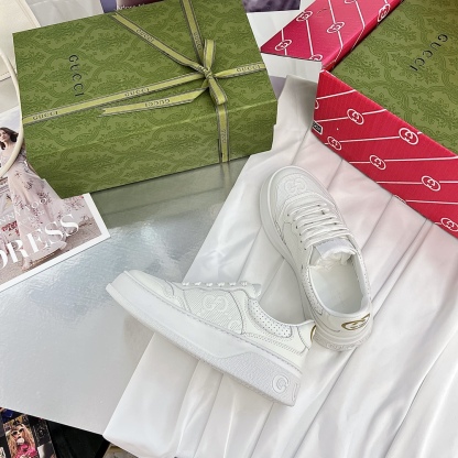 The new Chunky lightweight, soft and thick bottomed sports series! G-home couples' biscuit shoes