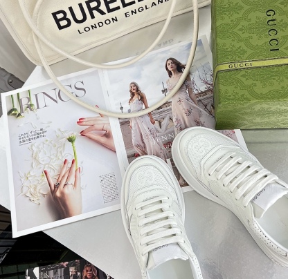 The new Chunky lightweight, soft and thick bottomed sports series! G-home couples' biscuit shoes