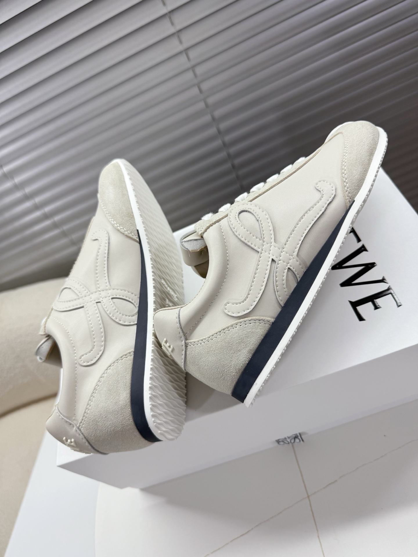 Loewe Couple style series, Forrest Gump shoes, German training shoes, sports shoes