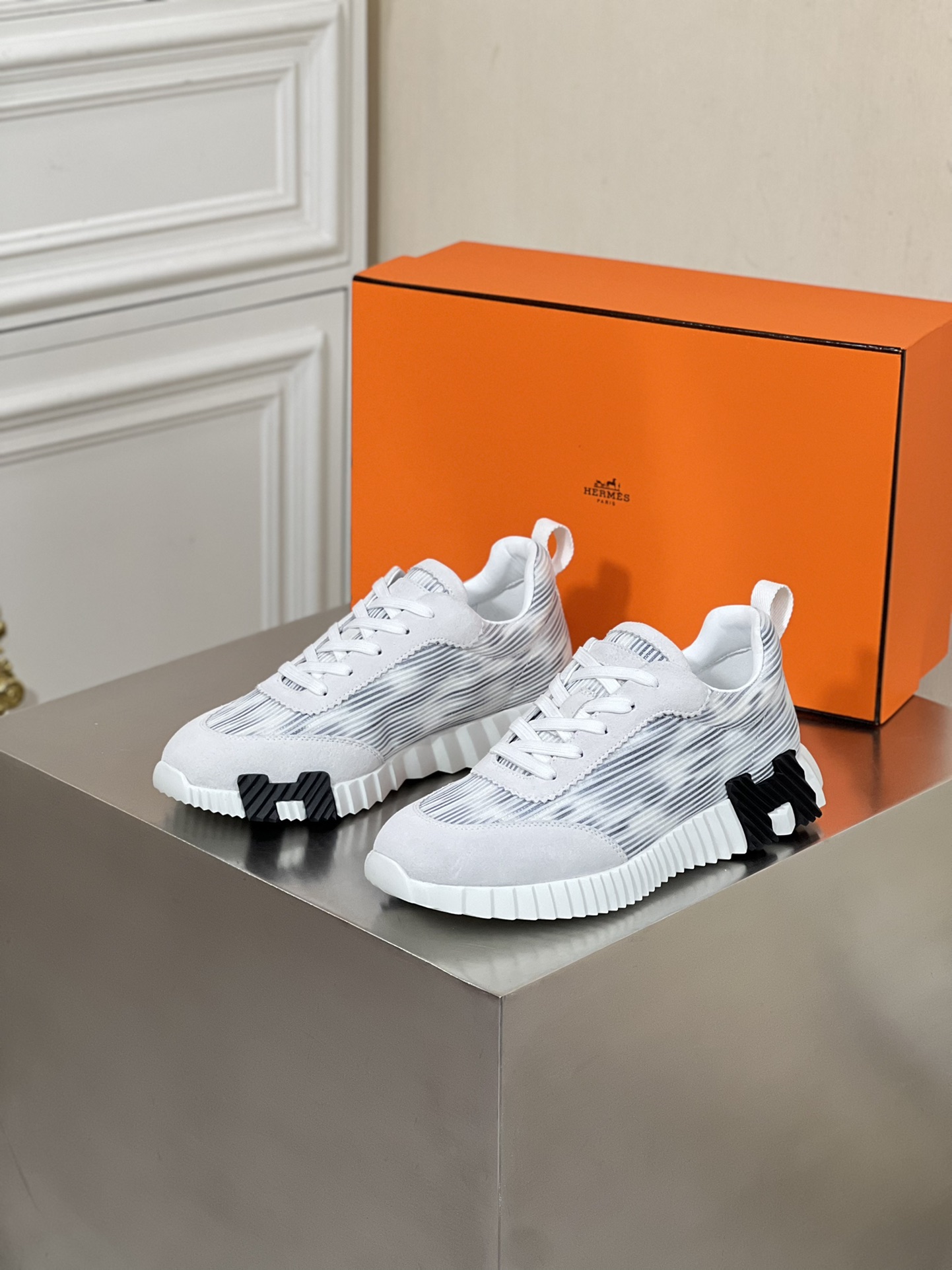 ••New Products•• HERME* High-end Men's Sports • Casual Shoes.