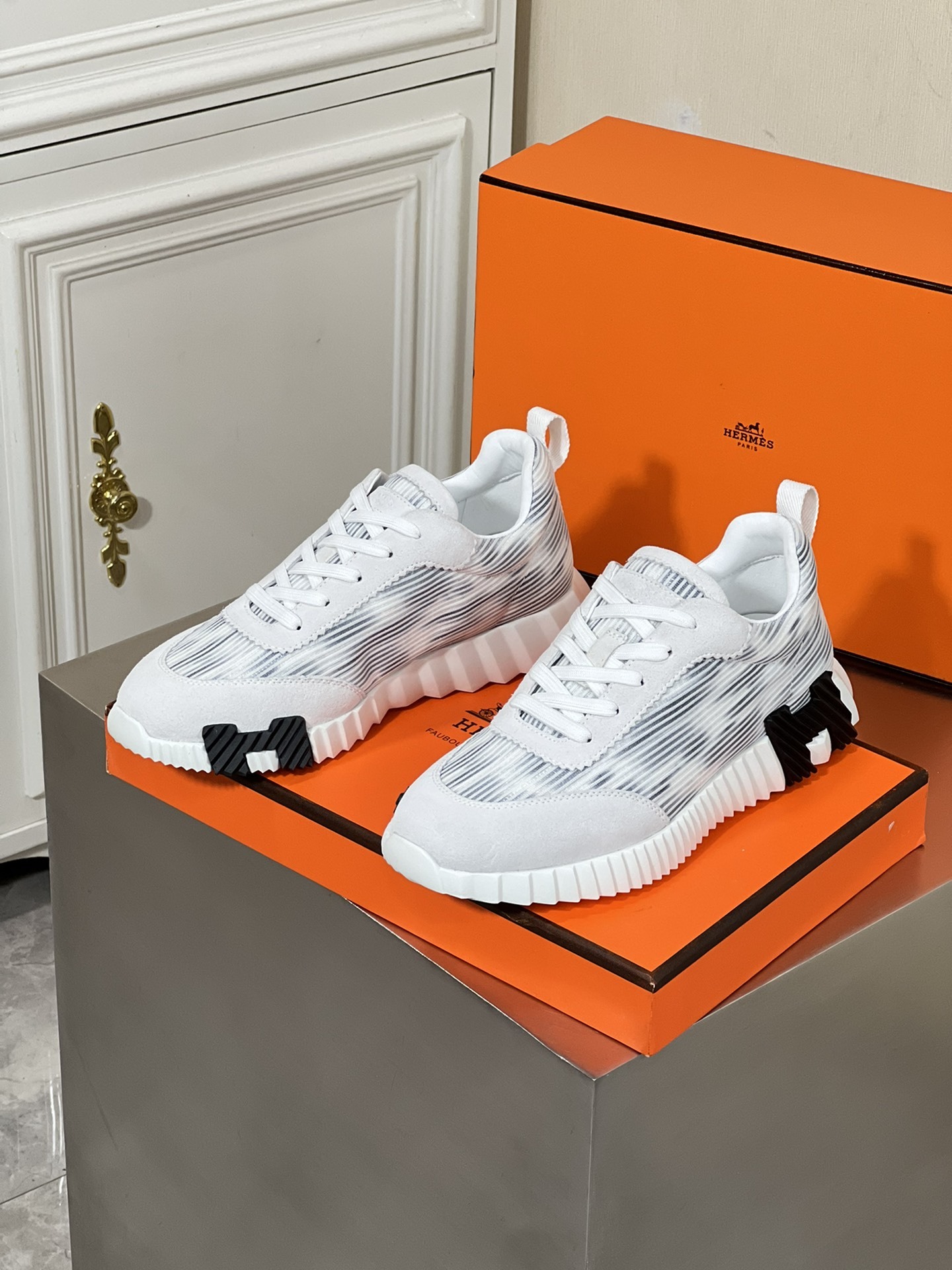 ••New Products•• HERME* High-end Men's Sports • Casual Shoes.