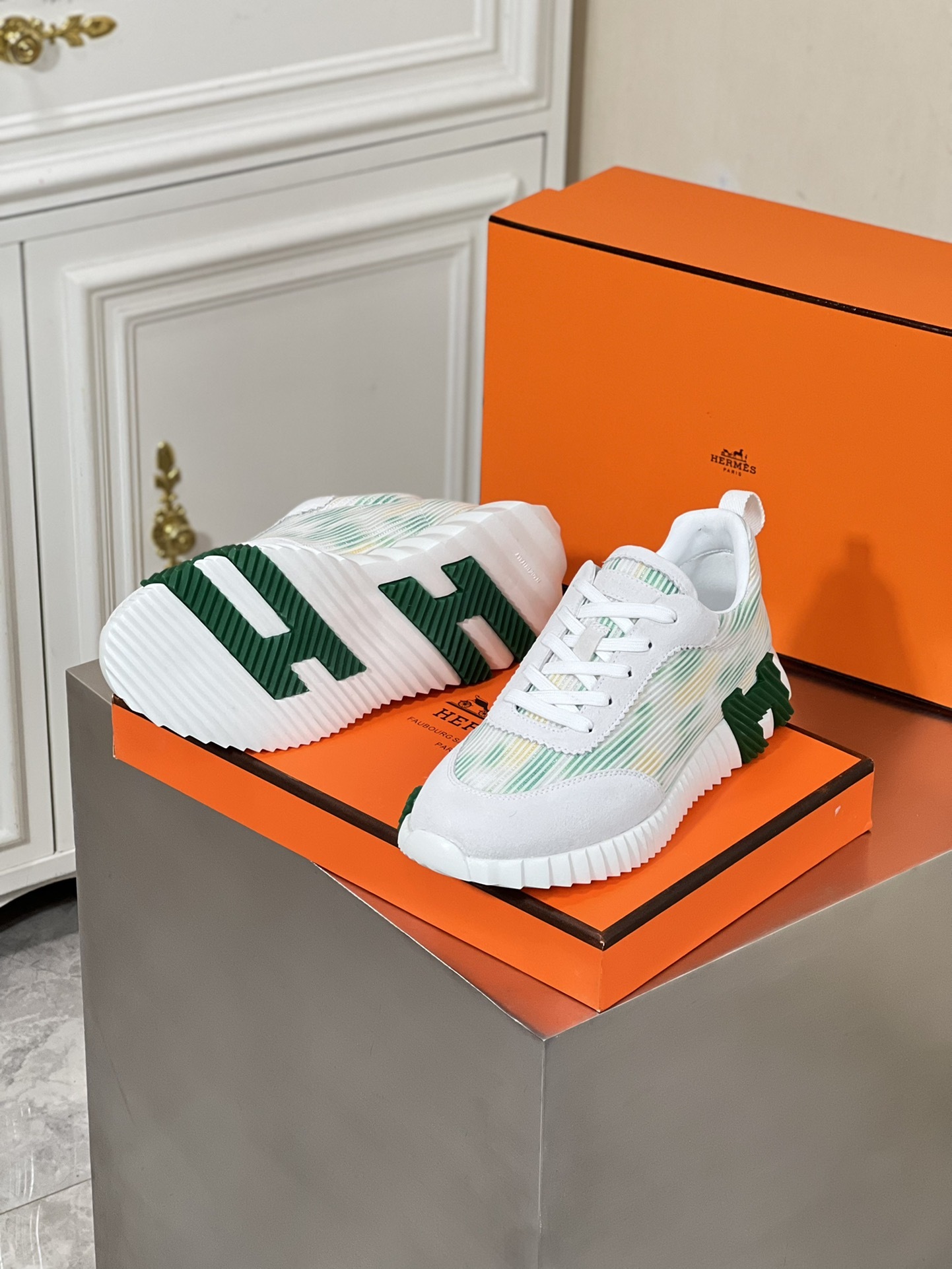 ••New Products•• HERME* High-end Men's Sports • Casual Shoes.