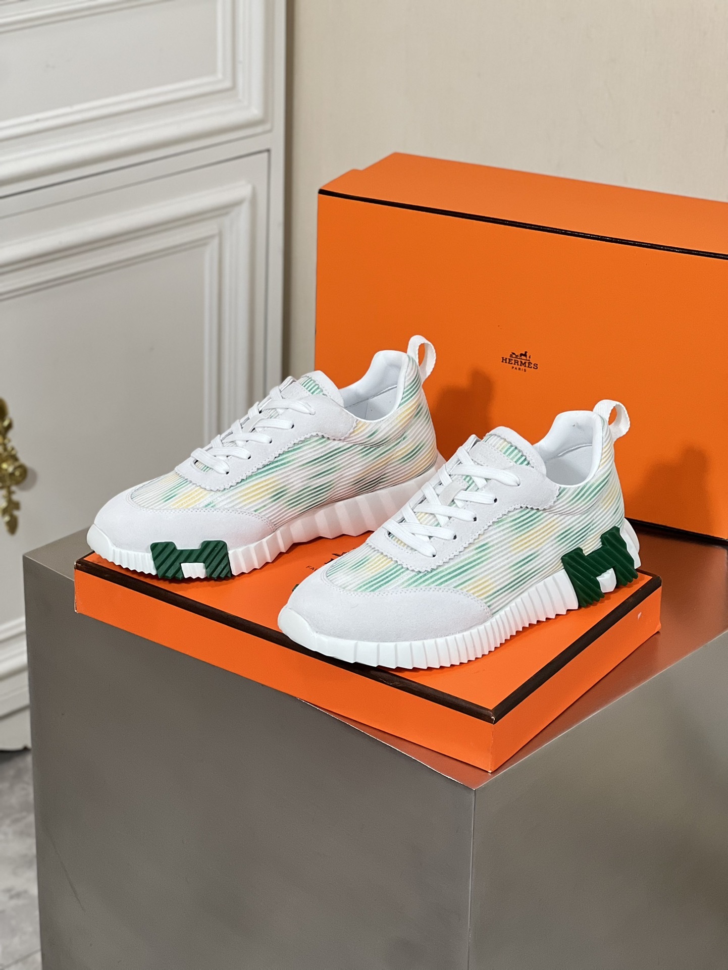 ••New Products•• HERME* High-end Men's Sports • Casual Shoes.