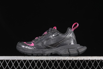 Balenciaga's tenth-generation trend-setting running shoes model WXLCR1150