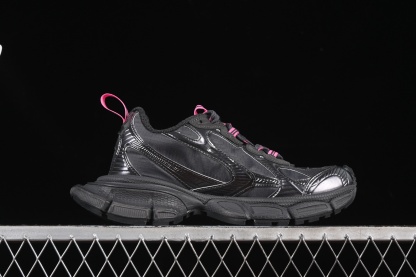 Balenciaga's tenth-generation trend-setting running shoes model WXLCR1150