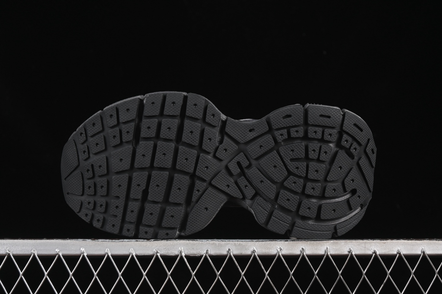 Balenciaga's tenth-generation trend-setting running shoes model WXLCR1150