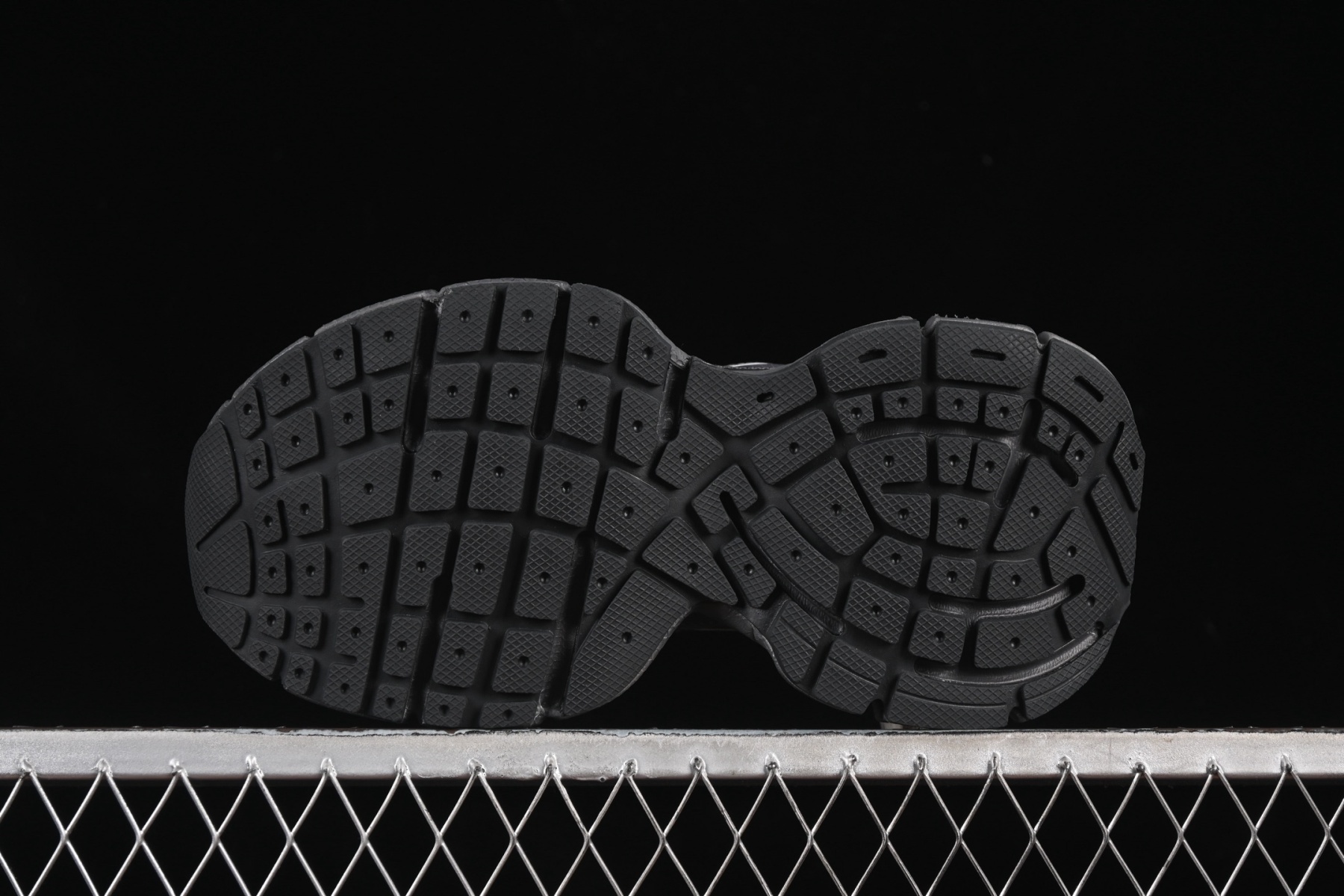 Balenciaga's tenth-generation trend-setting running shoes model WXLCR1150