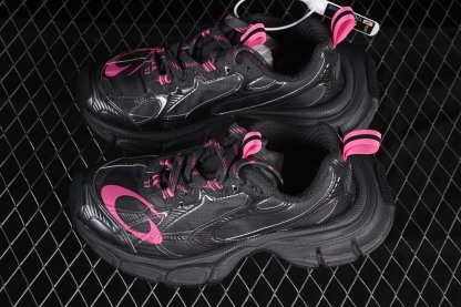 Balenciaga's tenth-generation trend-setting running shoes model WXLCR1150