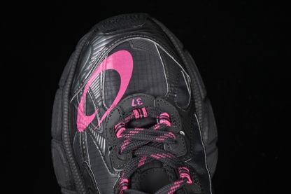 Balenciaga's tenth-generation trend-setting running shoes model WXLCR1150