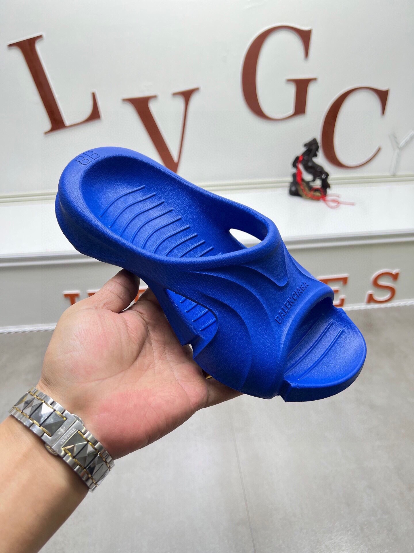 Balenciaga 🔥 New model is on the shelves🔥 Balenciaga mold closed special-shaped slippers