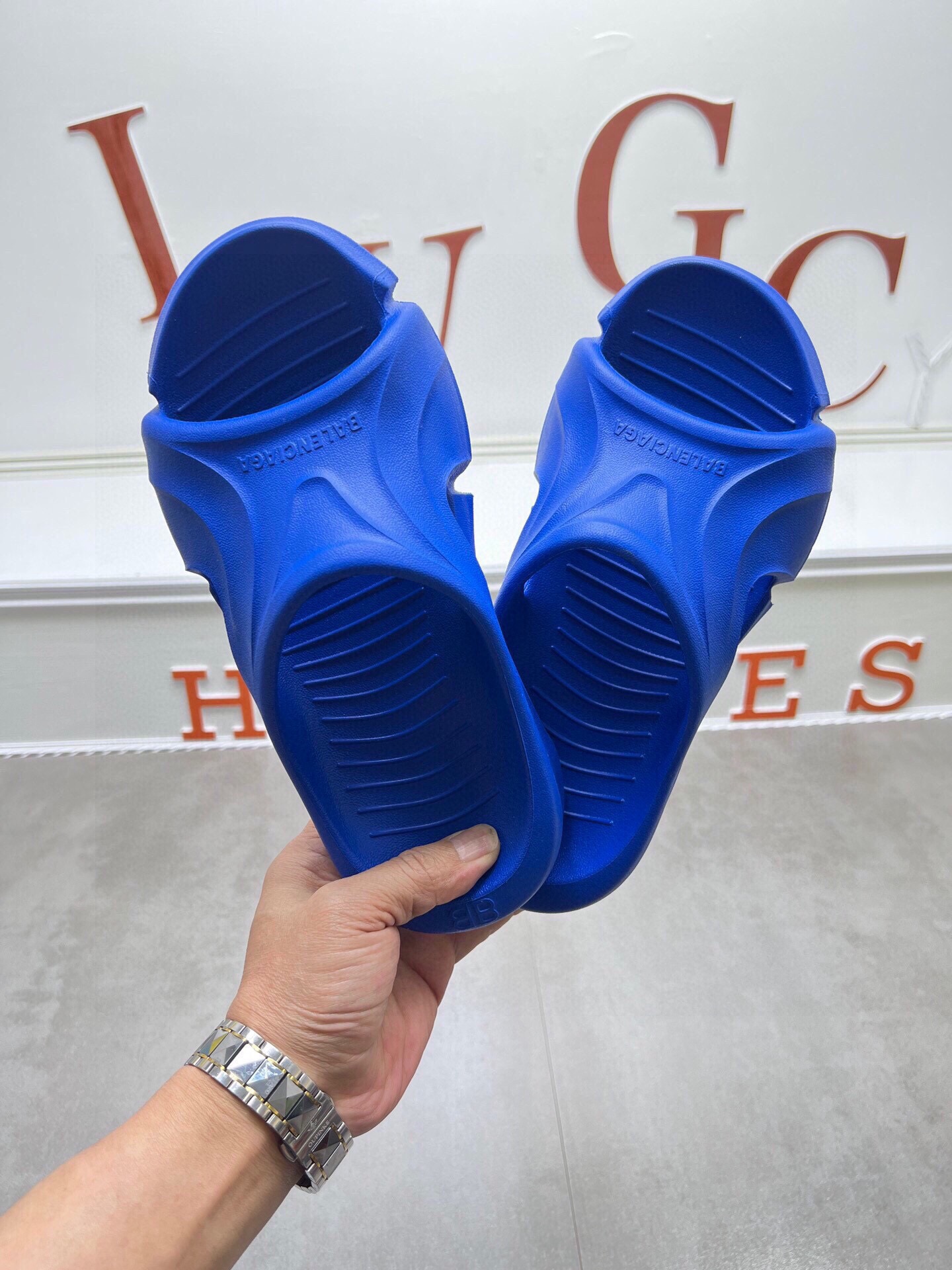 Balenciaga 🔥 New model is on the shelves🔥 Balenciaga mold closed special-shaped slippers