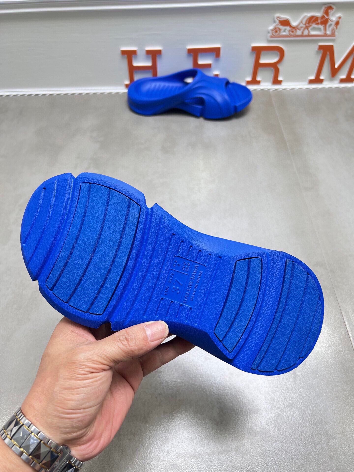 Balenciaga 🔥 New model is on the shelves🔥 Balenciaga mold closed special-shaped slippers